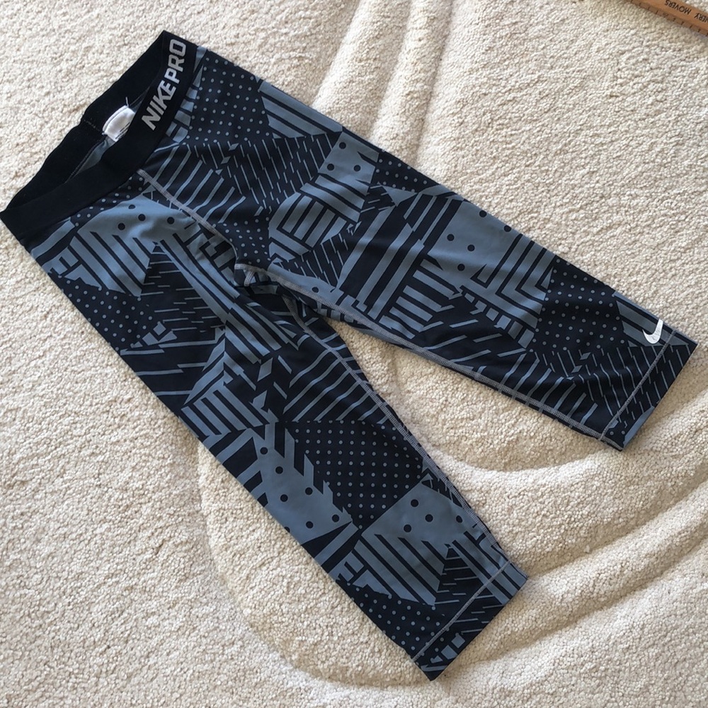 Nike Pro Gray Black Geometric crop Dri Fit leggings